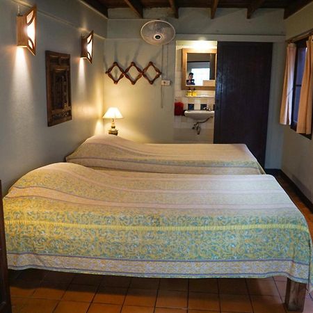 The Riverside Guest House Lampang Exteriör bild