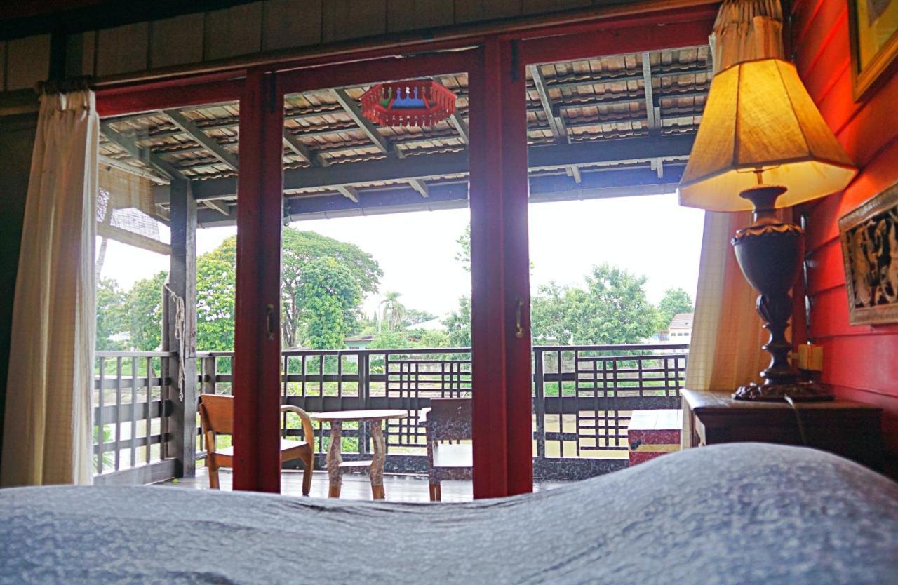 The Riverside Guest House Lampang Exteriör bild