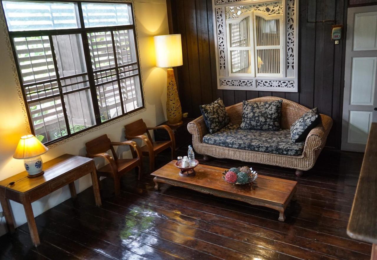 The Riverside Guest House Lampang Exteriör bild