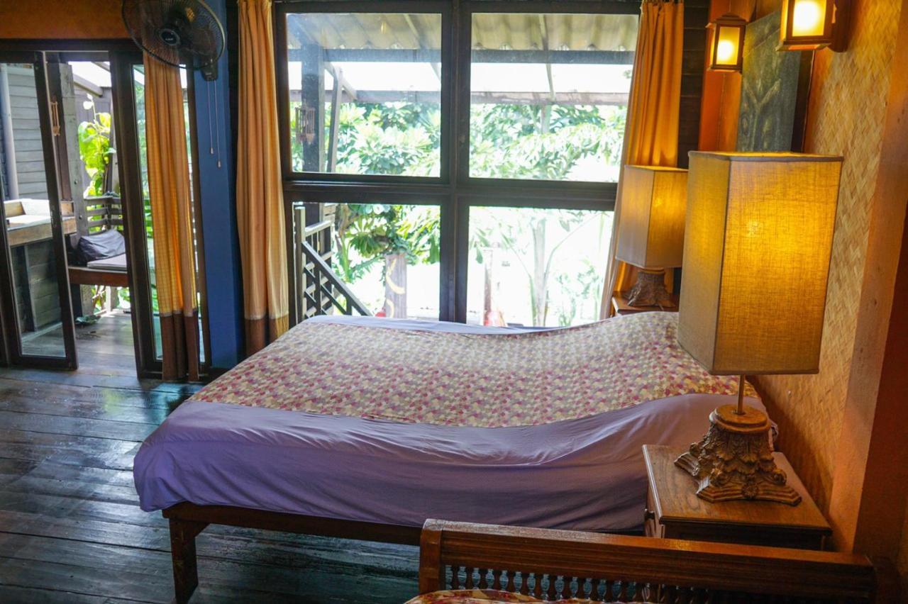 The Riverside Guest House Lampang Exteriör bild