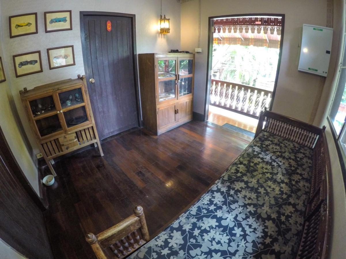 The Riverside Guest House Lampang Exteriör bild