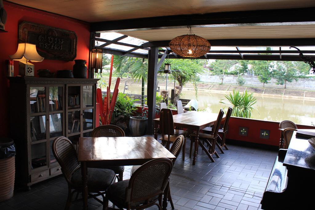 The Riverside Guest House Lampang Exteriör bild