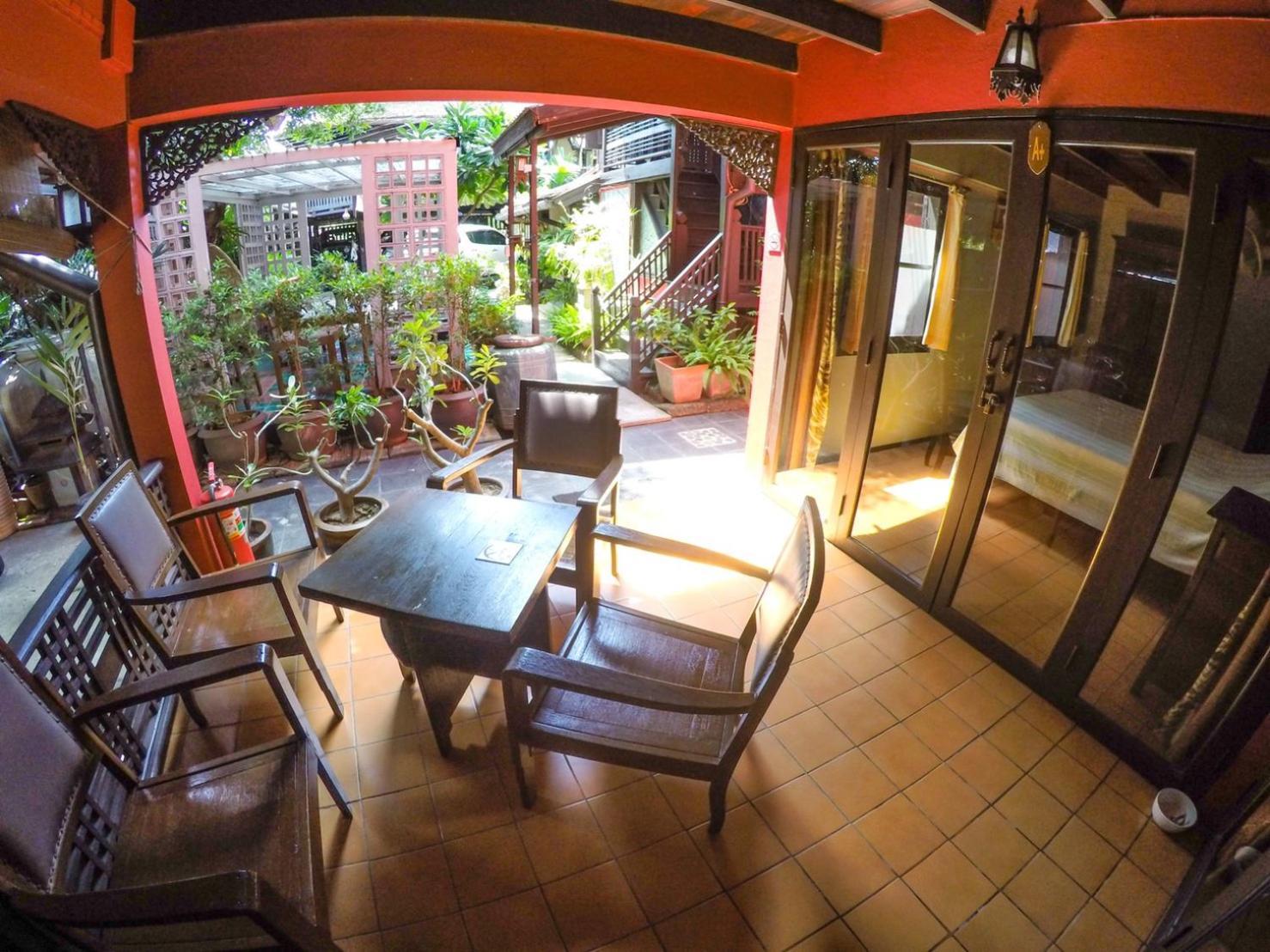The Riverside Guest House Lampang Exteriör bild
