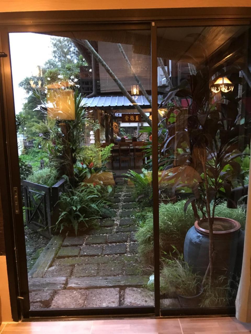 The Riverside Guest House Lampang Exteriör bild